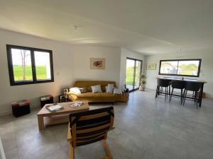 a living room with a couch and a table at Le gîte d'Elia in Montech +9 photos