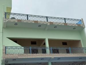 SaurにあるStay Enjoyの建物側バルコニー