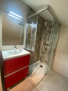 Koupelna v ubytování La grange de Tartille + 18 fotografií