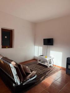 TV a/nebo společenská místnost v ubytování Nature in Tejeda + 27 fotografií