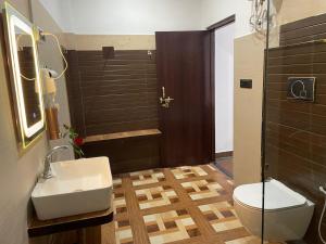 Koupelna v ubytování The Tiger Waterfront Resort