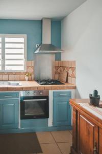 Η κουζίνα ή μικρή κουζίνα στο L'Escapade des Hauts