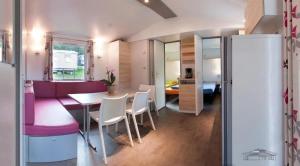 Kuchyň nebo kuchyňský kout v ubytování Camping 3 étoiles - Parc aquatique - ccbbaia