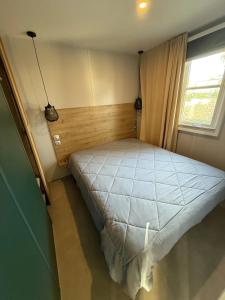 a bedroom with a bed in a room with a window at Camping 4 étoiles - Piscine - ccbbecd in Le Grau-dʼAgde