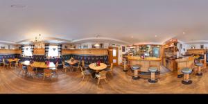 A restaurant or other place to eat at Hotel Toni