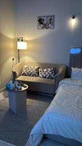 Ένα ή περισσότερα κρεβάτια σε δωμάτιο στο استديو حي البرج