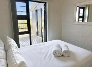 Ένα ή περισσότερα κρεβάτια σε δωμάτιο στο Ohana Beach Cabana - UNBEATABLE LOCACTION - Sea & Dune Views