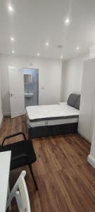 Postel nebo postele na pokoji v ubytování Woodrow close