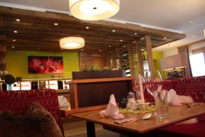 A restaurant or other place to eat at Hotel Toni
