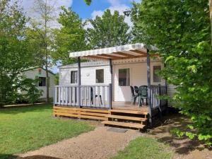 Casa móvil con terraza con pérgola en Camping 4 étoiles - Piscine - ccb0bif, en Apremont