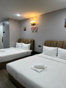 En eller flere senge i et værelse på Lux City Hotel + 39 billeder