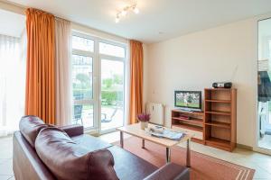 Una televisión o centro de entretenimiento en Residenz Meeresblick C Fewo 5