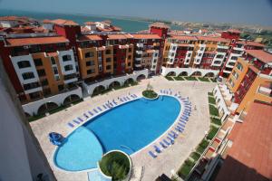 The swimming pool at or close to Beach Pool and Spa Apartment in Marina Cape