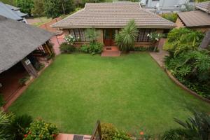 Κήπος έξω από το Kairos Home