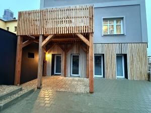 Το κτήριο όπου στεγάζεται  το διαμέρισμα