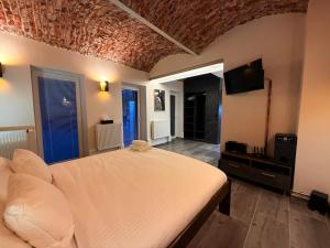 Μια τηλεόραση ή/και κέντρο ψυχαγωγίας στο ADLOF Apartment