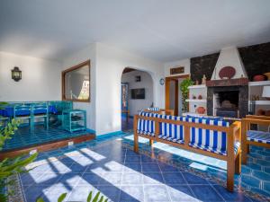 Et opholdsområde på Villa Juan + 87 billeder