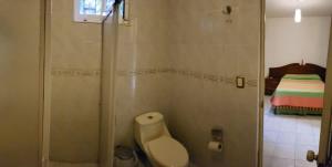 Ένα μπάνιο στο 2 BR HO double studio with AC in Residencial Campestre