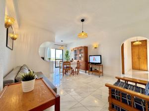 TV a/nebo společenská místnost v ubytování Albufeira Vintage Apartment 2 With Pool by Homing