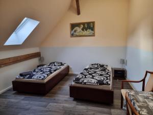 Ένα ή περισσότερα κρεβάτια σε δωμάτιο στο Monteur- und Messezimmer Jelinski Arpke