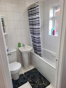 Koupelna v ubytování Stunning Home in Quiet Staffordshire Countryside