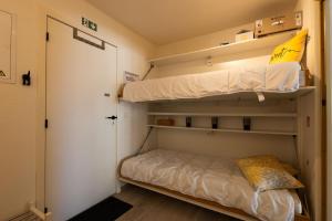 Ένα ή περισσότερα κρεβάτια σε δωμάτιο στο Siesta 0302