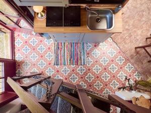 Posezení v ubytování Castell de Tati