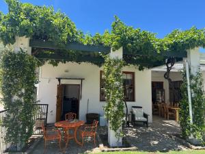 Zahrada ubytování Far Far Away Guesthouse + 8 fotografií