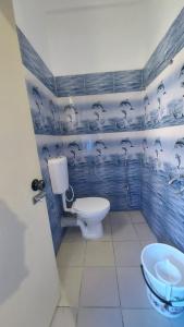 Ένα μπάνιο στο White Palace