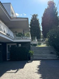 Το κτήριο όπου στεγάζεται  το διαμέρισμα