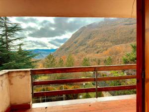 Nespecifikovaný výhled na hory nebo výhled na hory při pohledu z vily