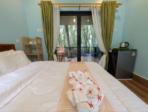 a bedroom with a bed with towels on it at Nary Garden in Kampot