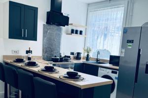 Køkken eller tekøkken på Sterling House - by EazyStays + 5 billeder