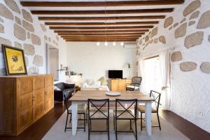 a living room with a table and chairs in a room at Sansofi Guesthouse in San Miguel de Abona