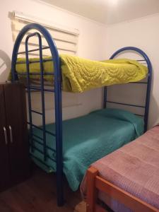 a bedroom with two bunk beds and a window at Cabañas Tinaja y Sauna Laguna Verde Valparaiso in Valparaíso +15 photos