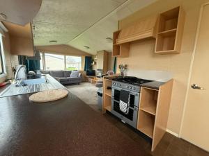 Kuchyň nebo kuchyňský kout v ubytování The Willerby Salsa + 15 fotografií