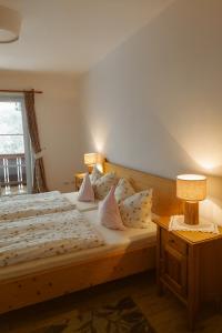 Ένα ή περισσότερα κρεβάτια σε δωμάτιο στο Landhaus Perllehen