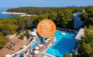 an overhead view of the pool at a resort at Family Hotel Vespera in Mali Lošinj