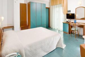 Ένα ή περισσότερα κρεβάτια σε δωμάτιο στο HOTEL AURORA