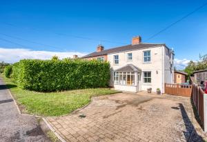 an exterior view of a white house at Deppers Bridge, 3 Bedroom Property 