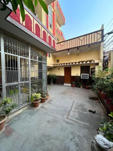 El edificio en el que está la casa de huéspedes