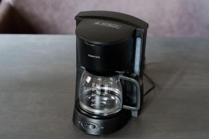 Příslušenství pro přípravu čaje a kávy v ubytování OnsenSauna Villa Jozankei Yuk