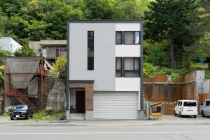 Budova, kde se chata nachází