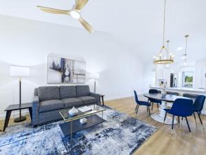 Гостиная зона в Stunning Hacienda at La Cita Country Club