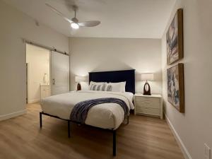 Кровать или кровати в номере Stunning Hacienda at La Cita Country Club