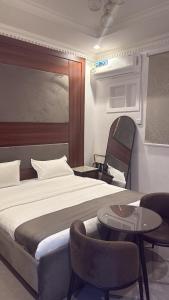 Ένα ή περισσότερα κρεβάτια σε δωμάτιο στο أجنحة المكارم للشقق المخدومة