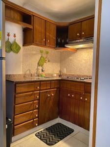 Kuchyň nebo kuchyňský kout v ubytování Quiet studio apartment one block from the beach + 5 fotografií