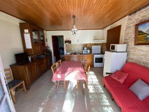 Η κουζίνα ή μικρή κουζίνα στο Gîte le Causse