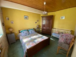 Ένα ή περισσότερα κρεβάτια σε δωμάτιο στο Gîte le Causse