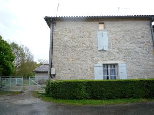 Το κτήριο όπου στεγάζεται  η παραθεριστική κατοικία